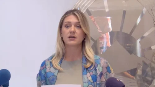 Miteva: Qeveria miratoi shportën shkollore, çmimet e materialeve shkollore ulen deri në 15 për qind
