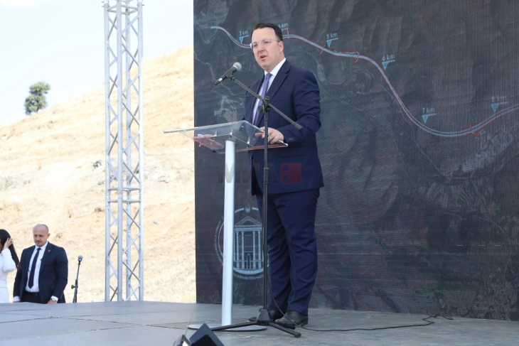 Nikolloski: Autostrada Shkup-Bllacë do të sjellë zhvillim shtesë dhe lidhshmëri të fortë të vendit