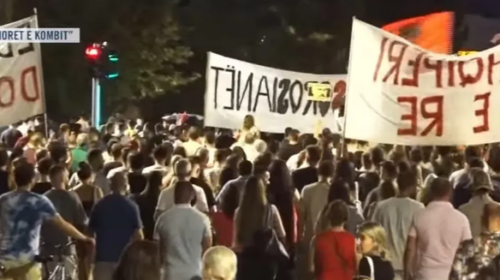 Dita e 89-të e protestës në Tiranë: “Ju erdhi fundi!”, kërkohet arrestimi i Ramës dhe Ballukut