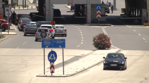 (VIDEO) Pritje rreth 30 minuta për të dalë drejt Greqisë