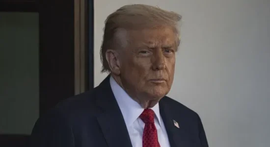 Zv/presidenti amerikan: Trump “po i dërgon mesazh” Iranit me videon e bombardimit të Khargut