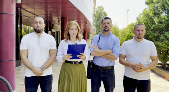 (VIDEO) Buteli mbylli paralelen shqip, këshilltarët shqiptarë lëshojnë seancën
