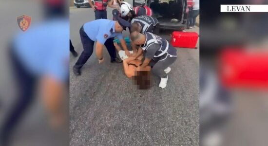 Në 30 prill, policia në Kembrixh e pikasën duke drejtuar një makinë tip “Toyota” të vjedhur. Vata tentoi të largohej, por pasagjeri zbriti nga makina dhe ai vijoi arratinë në këmbë. Gjatë ndjekjes, hodhi një pako kokainë në shkurre, por u kap nga policia. Me vete iu gjetën edhe 560 paund, ndërsa rezultoi pozitiv në testin për drejtim automjeti nën efektin e drogës.  Ndërkohë, në një rast tjetër në Kent, më 13 prill, Vata nuk iu bind urdhrit të policisë për të ndaluar dhe përplasi një automjet me targa të klonuara. Në makinë u gjetën qese me kokainë dhe targa, shkruan Tch.  Vata u arrestua më pas dhe përfundoi përpara Gjykatës së Kurorës së Kembrixhit, ku pranoi akuzat për posedim të drogës së klasit A me qëllim furnizimin, drejtim të rrezikshëm të automjetit, posedim kanabisi dhe drejtim nën efektin e drogës. Ai u dënua me pesë vite burg.
