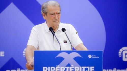 (VIDEO) U shpallën non grata dy shtetas të RMV-së, Berisha e cilëson aktin si atentat ndaj fjalës së lirë
