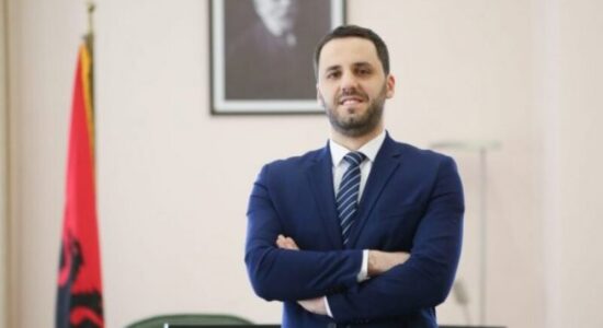 Ministri Lamallari tregon pse u shpallën “non grata” dy shtetasit e Maqedonisë