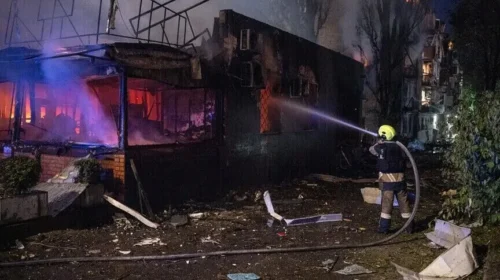 Nëntë të vrarë dhe 28 të plagosur në sulmin rus në kryeqytetin e Ukrainës