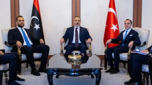 Kryediplomati turk zhvillon bisedime me zyrtarë të lartë libianë në Ankara