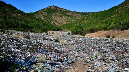 LSDM: Zona përreth burimit nga i cili furnizohet me ujë Shkupi dhe 25% e qytetarëve të Maqedonisë është varrosur në një deponi