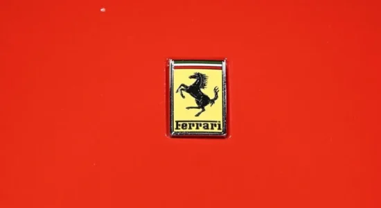 Makina e parë elektrike e Ferrarit shitet për një rekord prej 40 milionë dollarësh në një ankand bamirësie