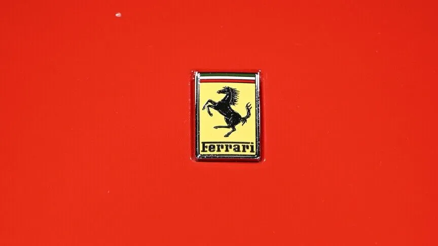 Makina e parë elektrike e Ferrarit shitet për një rekord prej 40 milionë dollarësh në një ankand bamirësie