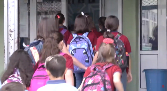 (VIDEO) Nesër nis viti shkollor, 148 shkolla nën dry