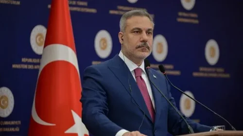 Kryediplomati turk Fidan: Sulmet izraelite kërcënojnë stabilitetin e Sirisë