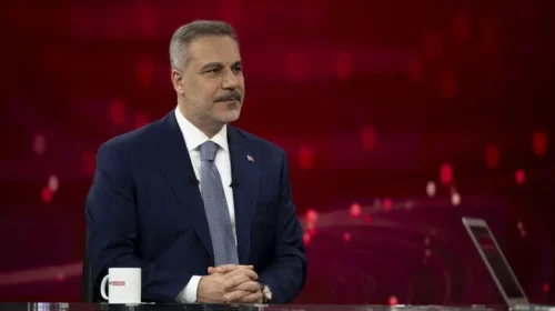 Kryediplomati turk Fidan zhvilloi bisedë me kryetarin e Partisë Demokratike Turke në Maqedoninë e Veriut, Zeynula