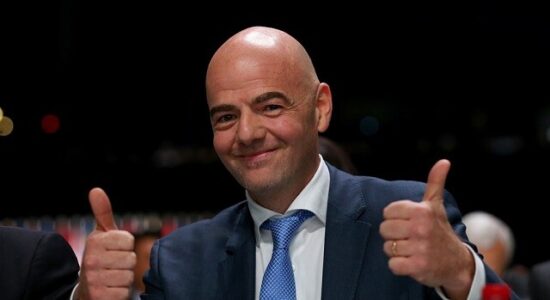 FIFA del zyrtarisht në mbrojte të Infantinos