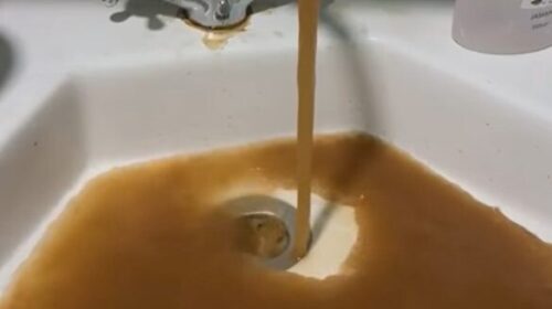 (VIDEO) Ndotja e ujit në Gostivar, LSDM kërkon hetim, VMRO fajëson për politizim të rastit