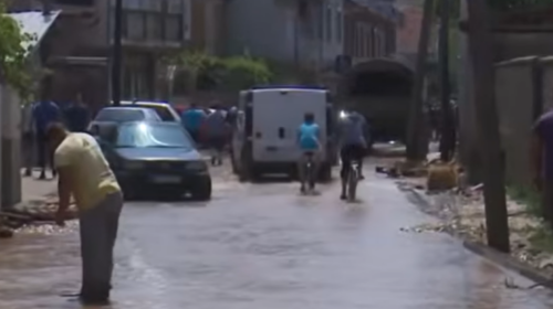 (VIDEO) 10 vjet nga vërshimet në Hasanbeg, infrastruktura u përmirësua, dhimbja mbeti