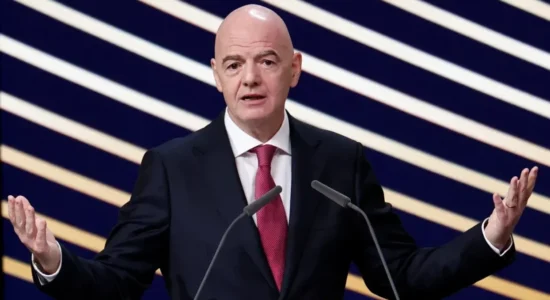 Infantino akuzohet se “theu besimin përmes mashtrimit”, tre konfederata i bëjnë thirrje për dorëheqje