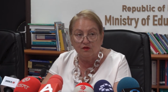 (VIDEO) Mesatarja e tre provimeve shtetërore të maturës është 3.66