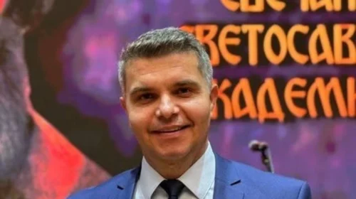 Kitanoviq kërkon falje për postimin me Mlladiqin: “Ndaj meje po bëhet linçim politik”