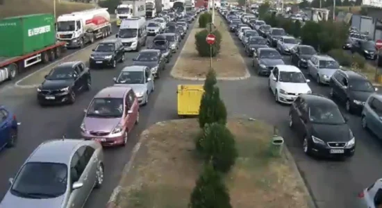 LAMM: Në vendkalimet kufitare “Tabanoc”, “Bogorodicë” dhe “Dojran” pritet rreth një orë