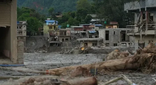 Numri i të vdekurve nga përmbytjet në Nepal rritet në 472, mbi 1 mijë të zhdukur