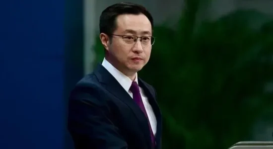 Kina paralajmëron SHBA-në: Sanksionet dhe presioni nuk zgjidhin mosmarrëveshjet