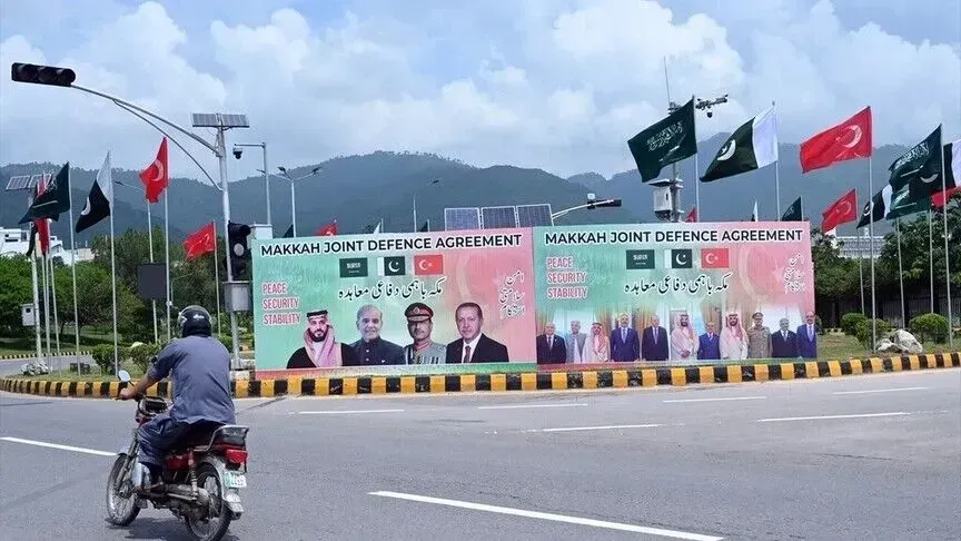 Kryediplomatët sauditë dhe pakistanezë diskutojnë mbi çështjet rajonale mes paktit të mbrojtjes në Mekë