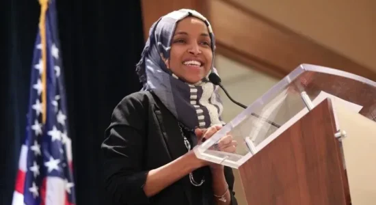 SHBA, Ilhan Omar fiton zgjedhjet paraprake të demokratëve në distriktin e 5-të të Minnesota-s