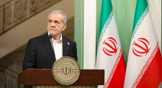 Presidenti iranian mohon raportimet për dorëheqjen e tij