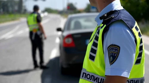 11 shoferë të ndaluar në 24 orë, 10 prej tyre pa patentë shoferi