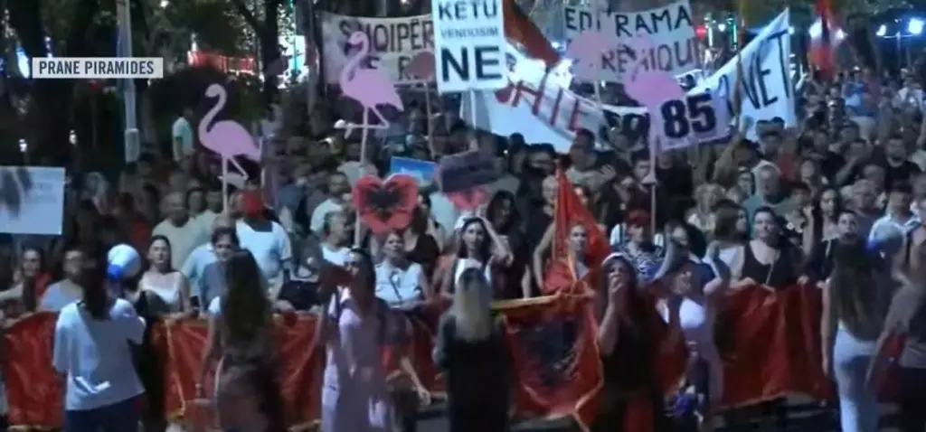 85 ditë revoltë, marshim protestë në Tiranë, jehon thirrja: Arrestoni Ramën