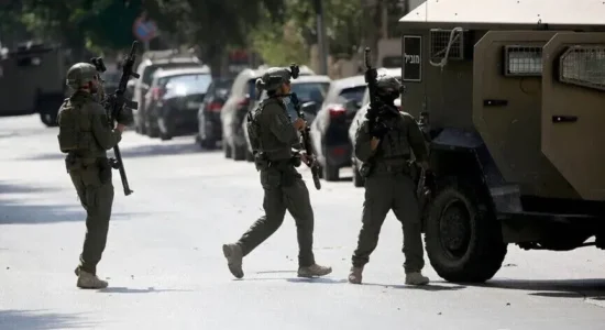 Forcat izraelite bastisin ambientet e spitalit dhe sulmojnë pacientët në Bregun Perëndimor