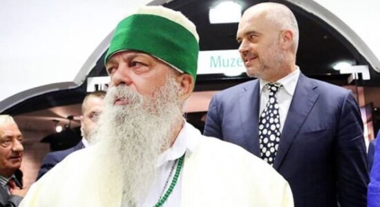 Rama tenton të zhurmojë ‘Revolucionin Flamingo’ në mediat e huaja, nxjerr kartën e ‘shtetit bektashi’