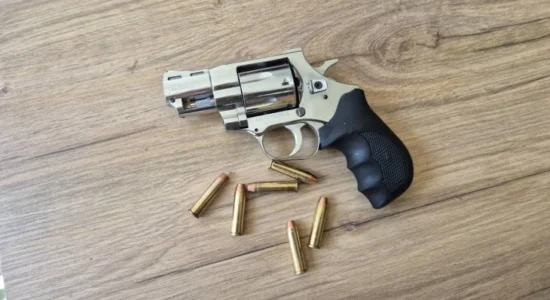 Gjendet revolver me plumba në Shkup, privohet nga liria një person