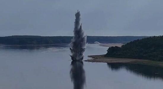 Thatësira kërcënon centralet bërthamore, Rumania shpërthen shkëmb në Danub për të siguruar ujë për reaktorin