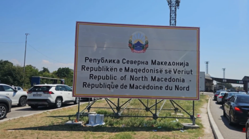 (VIDEO) Shqipja vendoset në tabelën në Tabanoc, por me gabime drejtëshkrimore