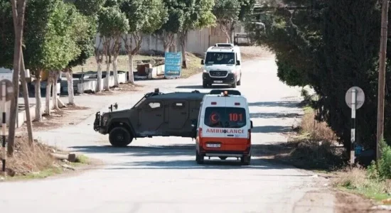 Pushtuesi izraelit vret një adoleshent palestinez pranë shtëpisë së tij në Bregun Perëndimor