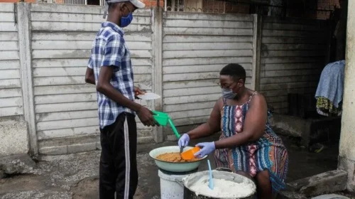 OKB: 7,6 milionë njerëz në Zimbabve rrezikojnë të përballen me uri akute