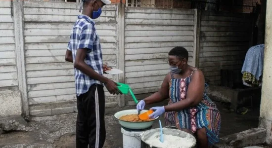 OKB: 7,6 milionë njerëz në Zimbabve rrezikojnë të përballen me uri akute