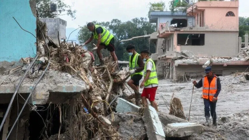 Rritet në 750 numri i të vdekurve nga përmbytjet dhe rrëshqitjet e tokës në Nepal dhe Tibet, mbi 3.000 mbeten të zhdukur