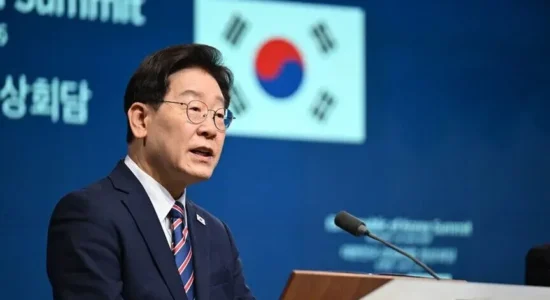 Koreja e Jugut bën thirrje për bisedime ndërkoreane për t’i dhënë fund zyrtarisht Luftës së Koresë