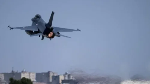 Avioni F-16 i Forcave Ajrore Turke rrëzohet gjatë fluturimit stërvitor në Yalova, shpëton piloti