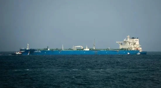 Një tanker goditet nga predhë e panjohur pranë Omanit