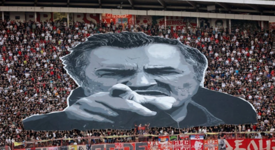 Skandal në futbollin serb: Mbahet një minutë heshtje për Mlladiqin, i dënuar për krime lufte
