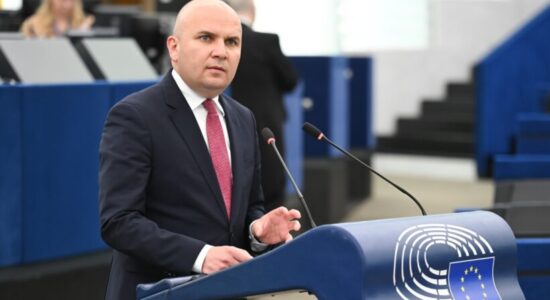 Eurodeputeti Kyçyk: Marrëdhëniet e Sofjes me Shkupin po bëhen gjithnjë e më të vështira