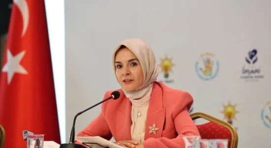 Ministrja turke për Familje dhe Shërbime Sociale, Ozdemir Gjoktash për vizitë në Shkup në takim me Gashin