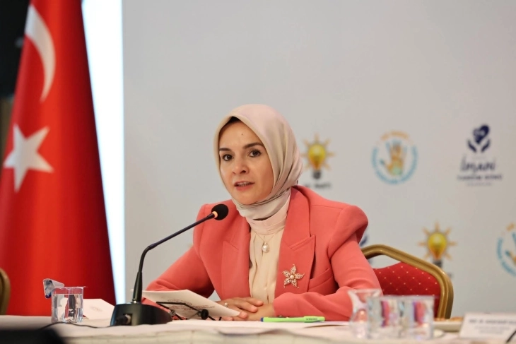 Ministrja turke për Familje dhe Shërbime Sociale, Ozdemir Gjoktash për vizitë në Shkup në takim me Gashin