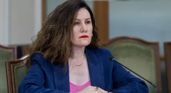 “Arrest në shtëpi” dhe pezullim nga detyra për drejtoreshën e Shërbimit Informativ të Shqipërisë