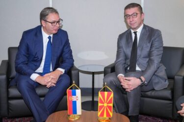 Vuçiq, Mickoski