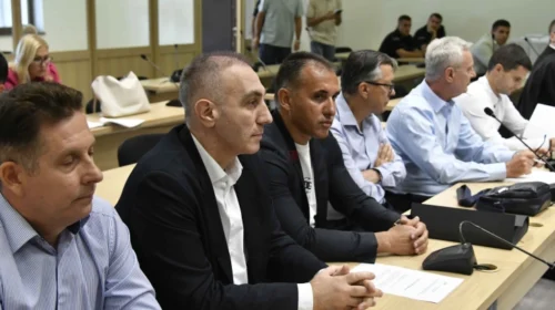 Gjykata shtyu seancën për “Lotarinë Shtetërore” pas ndalimit të Përparim Bajramit, gjyqi vazhdon më 18 shtator